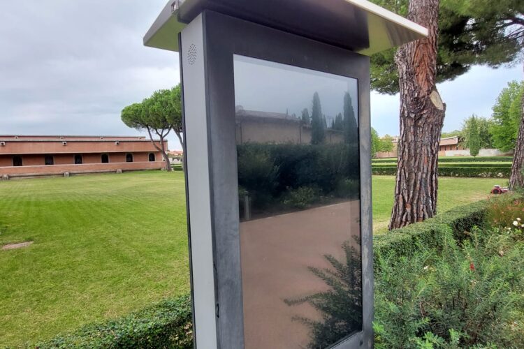 totem spento del cimitero di castiglione delle stiviere