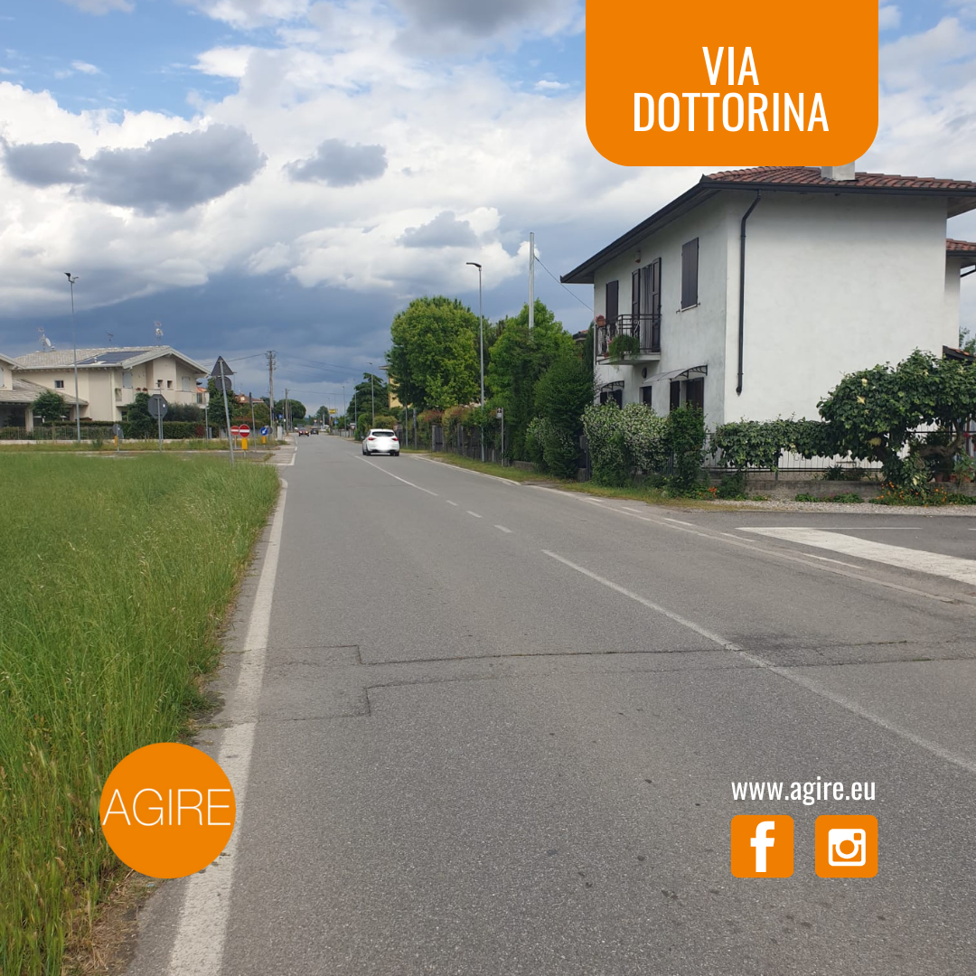 via dottorina a gozzolina un tratto di strada senza marciapiedi